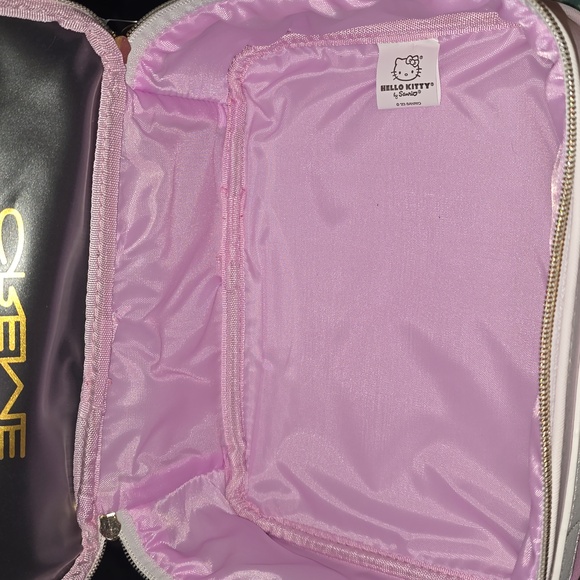 BNWT. Sanrio HELLO KITTY Beauty Travel Case with handle! - Picture 8 of 9